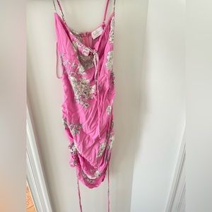 Floral mini dress 🌸🤍